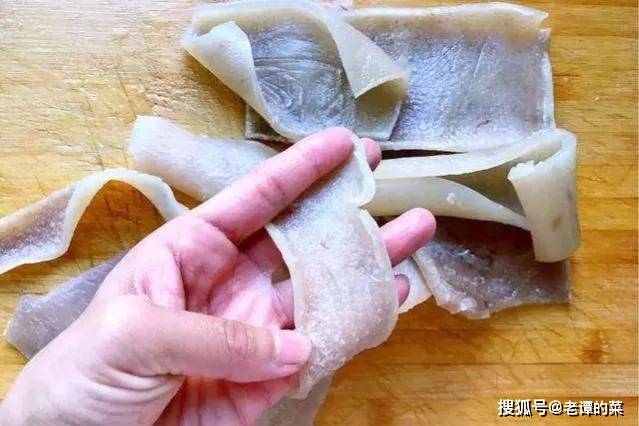 虾皮不管有钱没钱,建议女人多吃5种食物,含胶原蛋白高,常吃显年轻