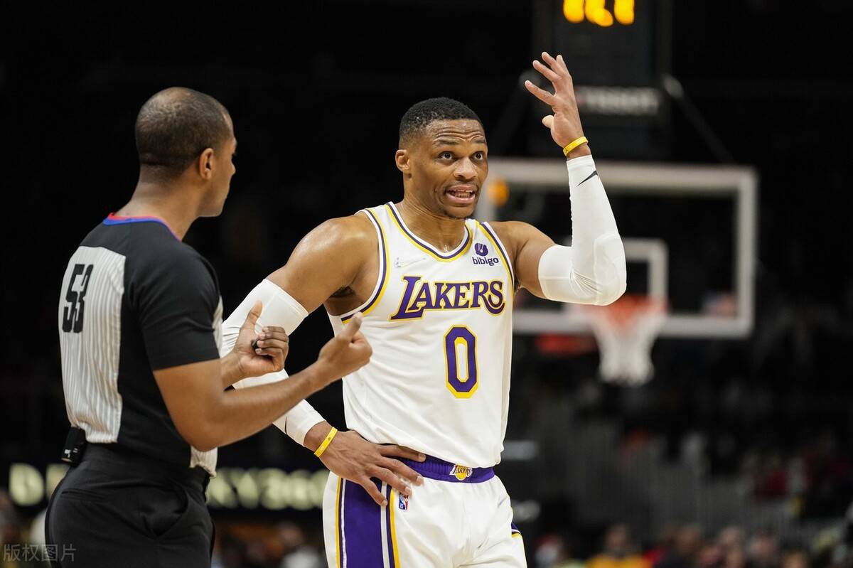 原创仅一夜季票遭收回韦斯特怒斥湖人勇士7连胜太阳轻取篮网