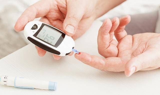 控制|糖尿病人要多久进行一次肾功能检查？这个标准，你达标了吗？