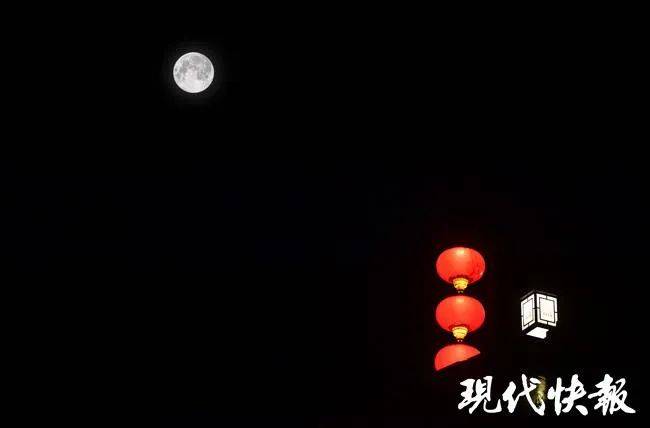 少见！今年十五的月亮，不是十六圆