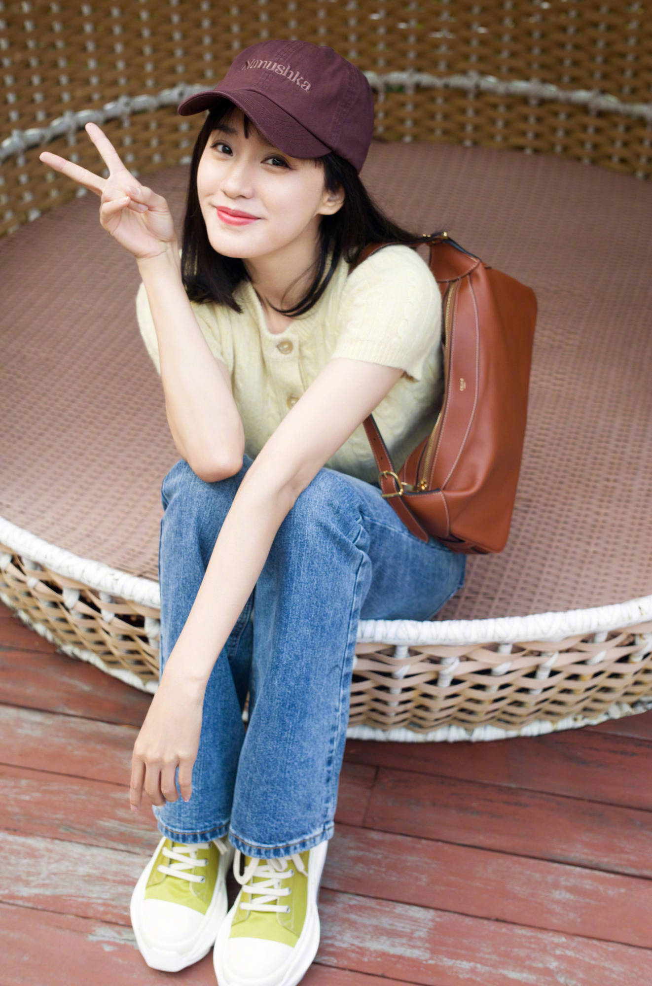 原创40岁王智越长越嫩了生过娃的身材大胆露细腰洋气得像小姑娘