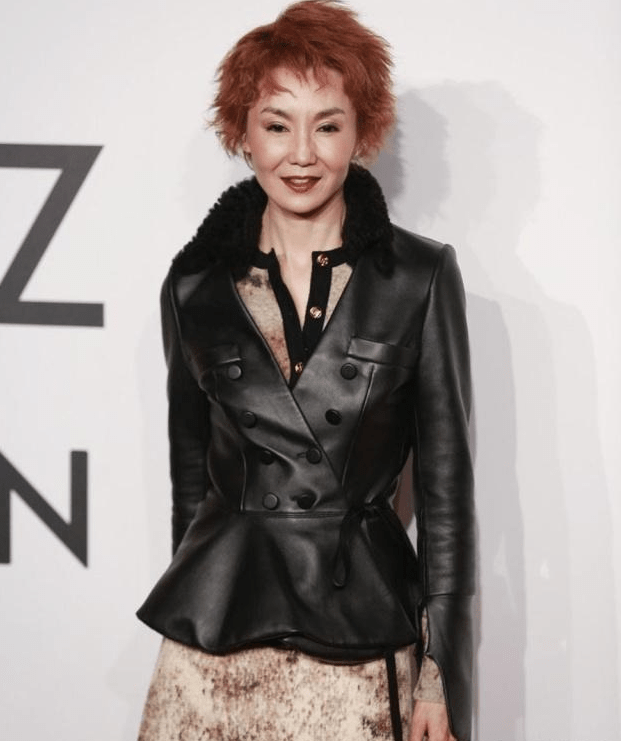 54岁张曼玉近照面色憔悴尽显老态一代女神如今竟沧桑成这样