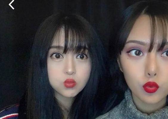 因为50岁辣妈火了，和24岁女儿站在一起龄成谜，网友：风韵犹存