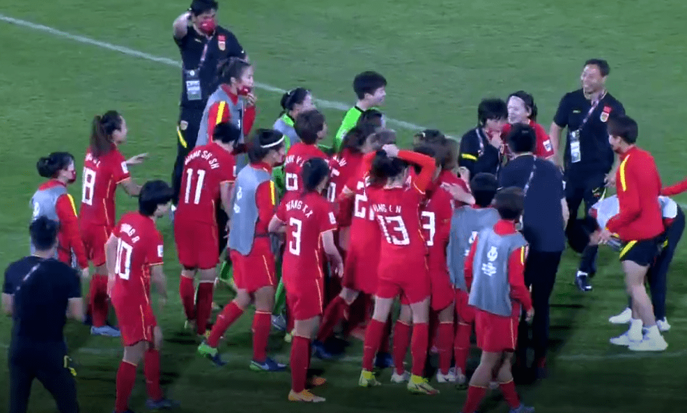 日本队|亚洲杯决赛对阵出炉！中国女足赛后狂欢：时隔14年，我们再冲冠