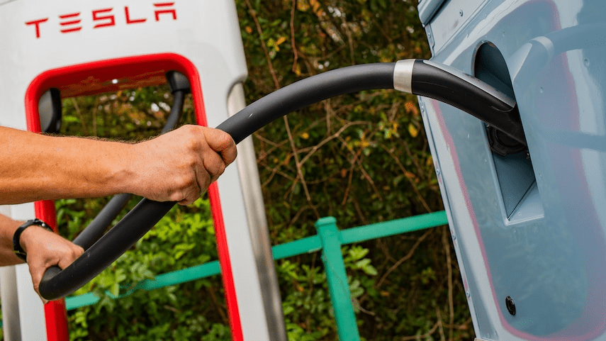 特斯拉超充站也能充路虎 Ecd推出纯电卫士 售价不低于万美元 乐惠车