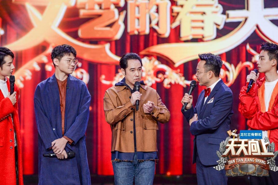 冯雷|《天天向上》“文艺的春天”聚焦演员行业 女车手撕破性别标签勇敢开讲标题