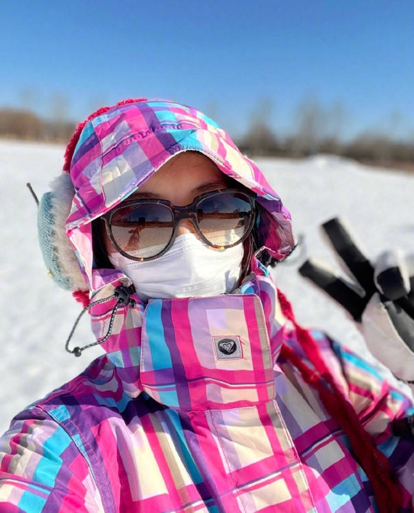 状态 豪门阔太陈好状态保持太好了！穿滑雪装依旧少女感爆棚，气质出众