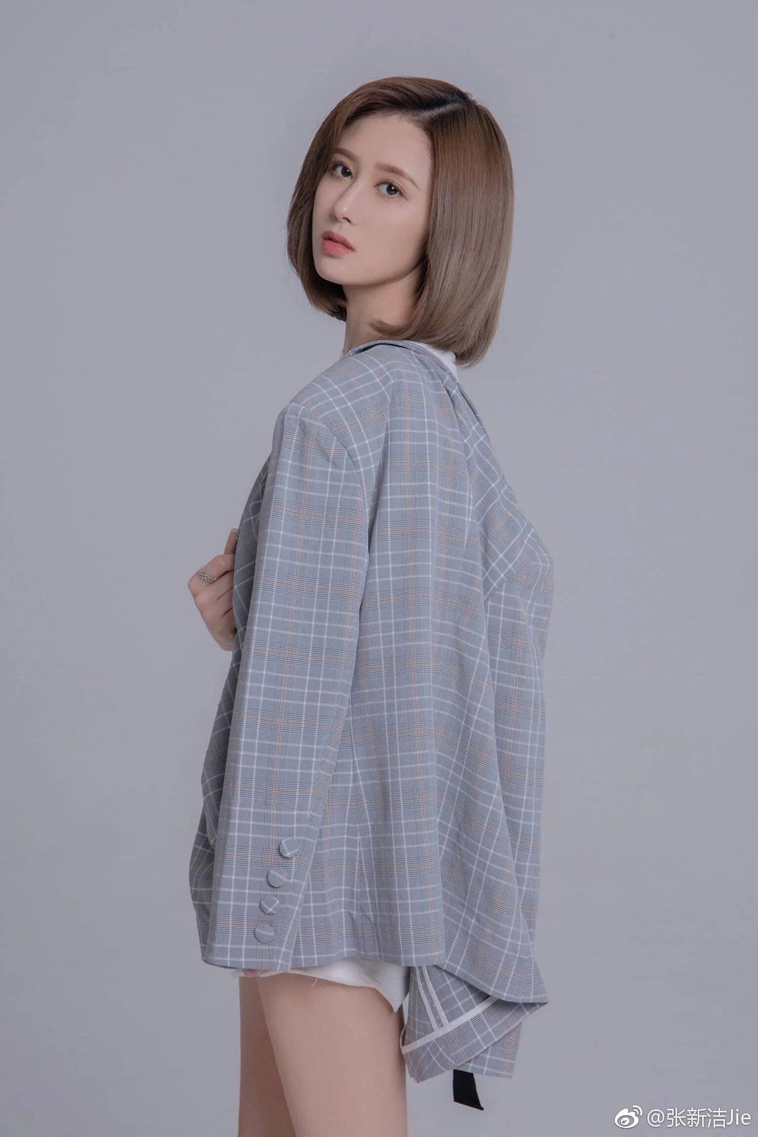 德才兼备,气质非凡的中国正能量艺人张新洁,曾武警文工团服役_全球疫