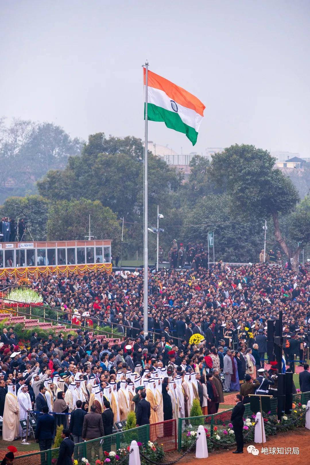升国旗,奏国歌,总统致辞后会开始进行阅兵分列式,印度士兵方阵和各类