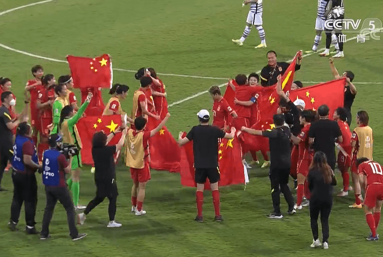 原创32中国足球队亚洲杯夺冠主帅水庆霞变阵奏效五星红旗飘扬