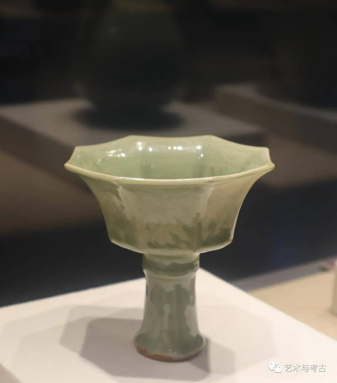清宫旧藏的几件明代龙泉窑青瓷_搜狐网