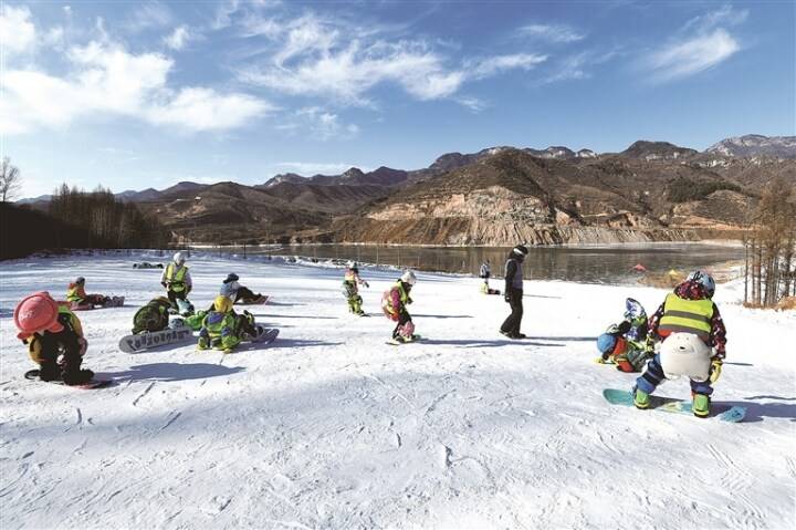 临县青塘滑冰图片