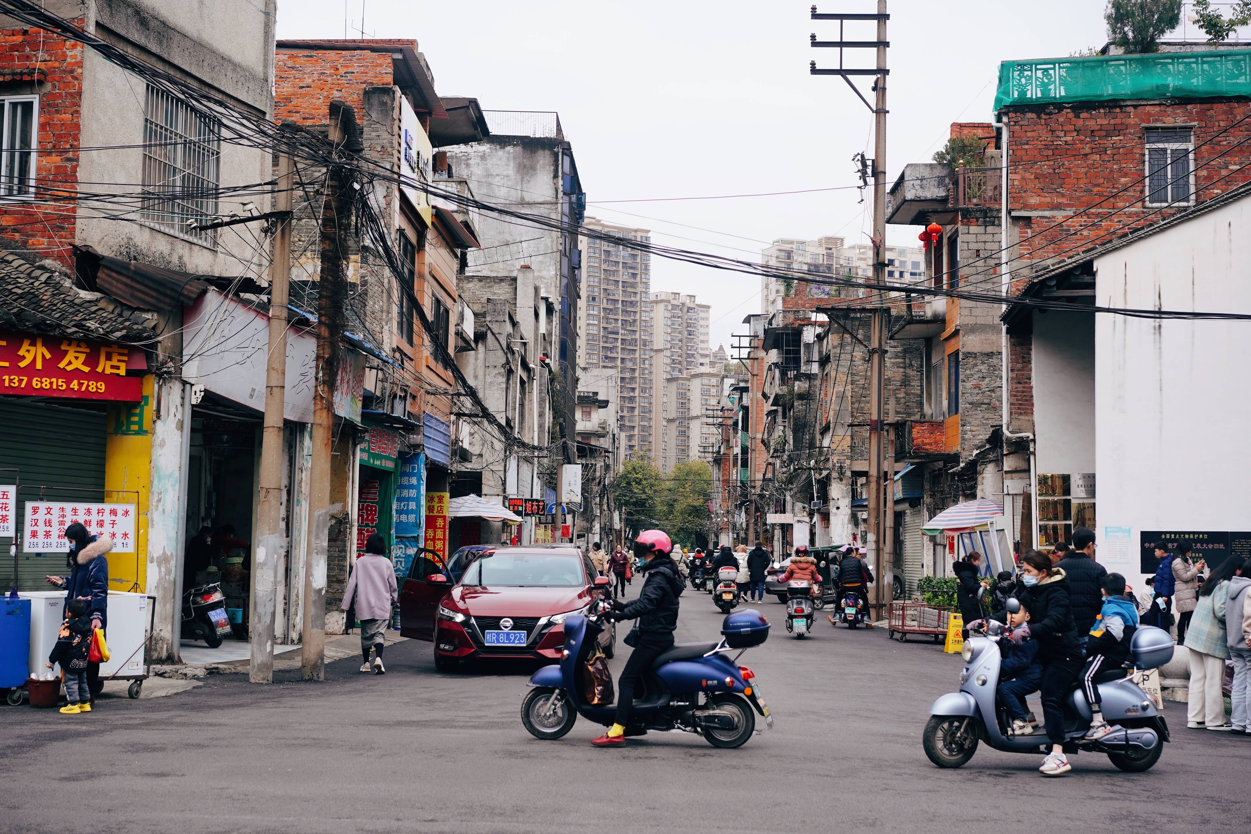 沧桑|贵港闹市发现一座古镇和码头，古朴沧桑，90年代繁华如小香港