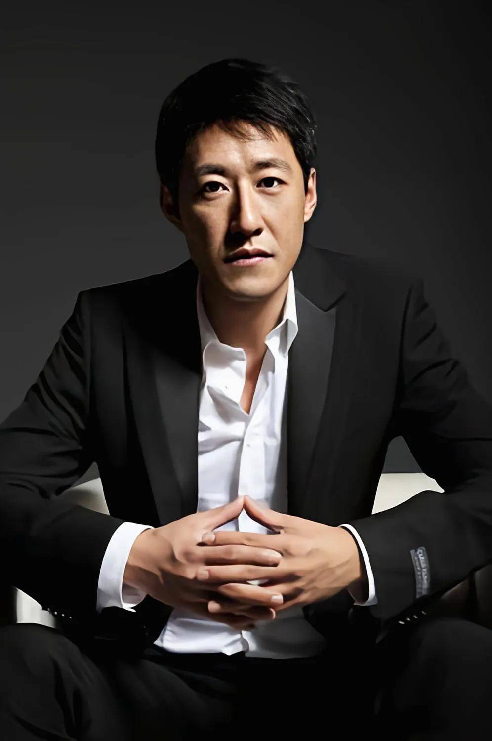 于震出演过的抗战影视剧数不胜数,在2004年,他的第一部抗战电视剧作品