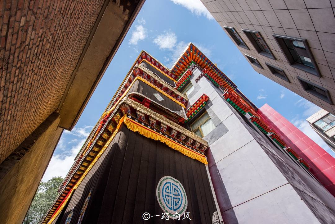 普济寺普济寺位于西宁市城中区花园南街,始建于清朝末年,已经一百多年