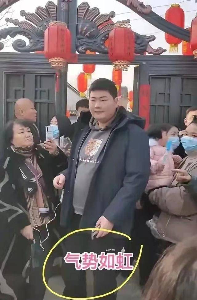 大衣哥家人 5a10564028d04b27b2a9b8ce69f20db9.jpeg