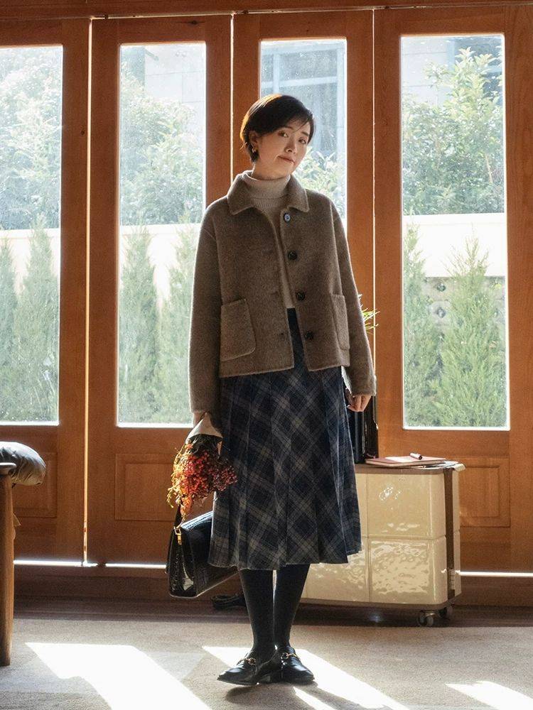 颜色 春天脱下羽绒服吧,学广东小姐姐穿短外套+半身裙,优雅又减龄