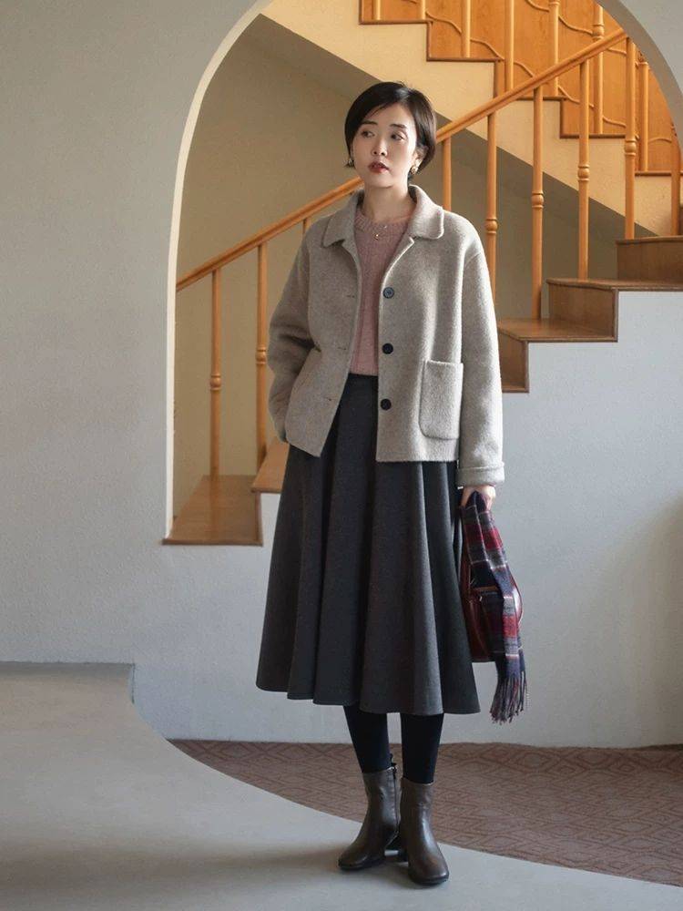 颜色 春天脱下羽绒服吧,学广东小姐姐穿短外套+半身裙,优雅又减龄