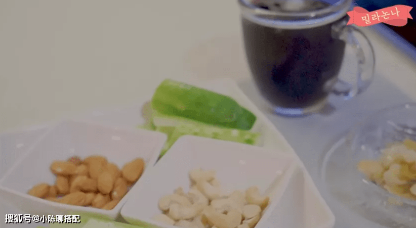 程序上 看到这位70岁的“时尚教母”才知道，精致女人真的能优雅到老