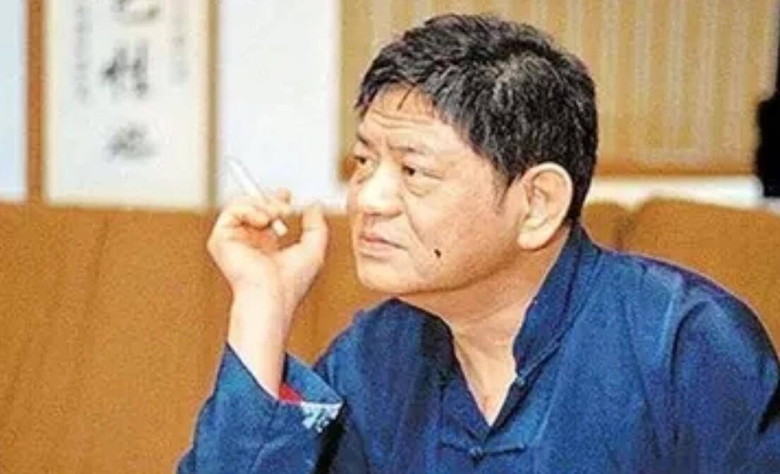 选择了用“动感”的特别方式演绎入围歌曲为自己拉票李炜