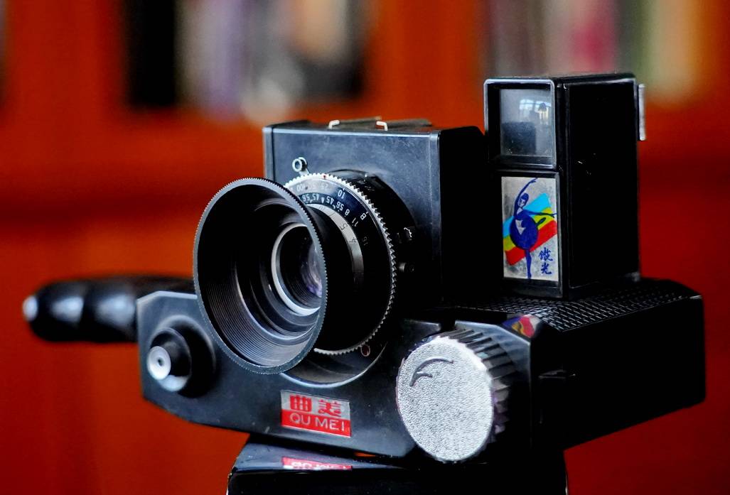 一款躺平的国产老相机：使用反光方法曝光，国内唯一，外国也少见