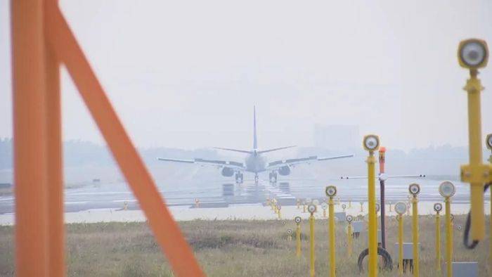 赵旭东说:"每一盏灯都要保证100%的亮灯率.