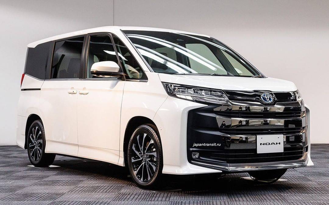 丰田mpv新成员亮相预售12万18混动侧滑门7座真帅气