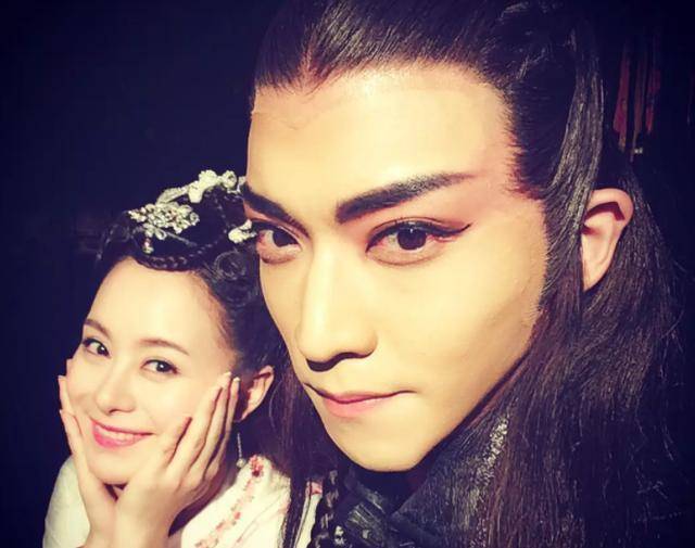 拍戏13年以来,陈威翰带给观众最深刻的印象都是一些中性扮相的人物