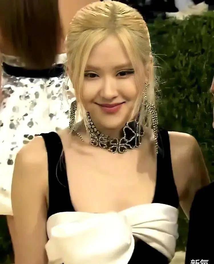 眉骨患11天痊愈后的Lisa，怎么完全认不出了…