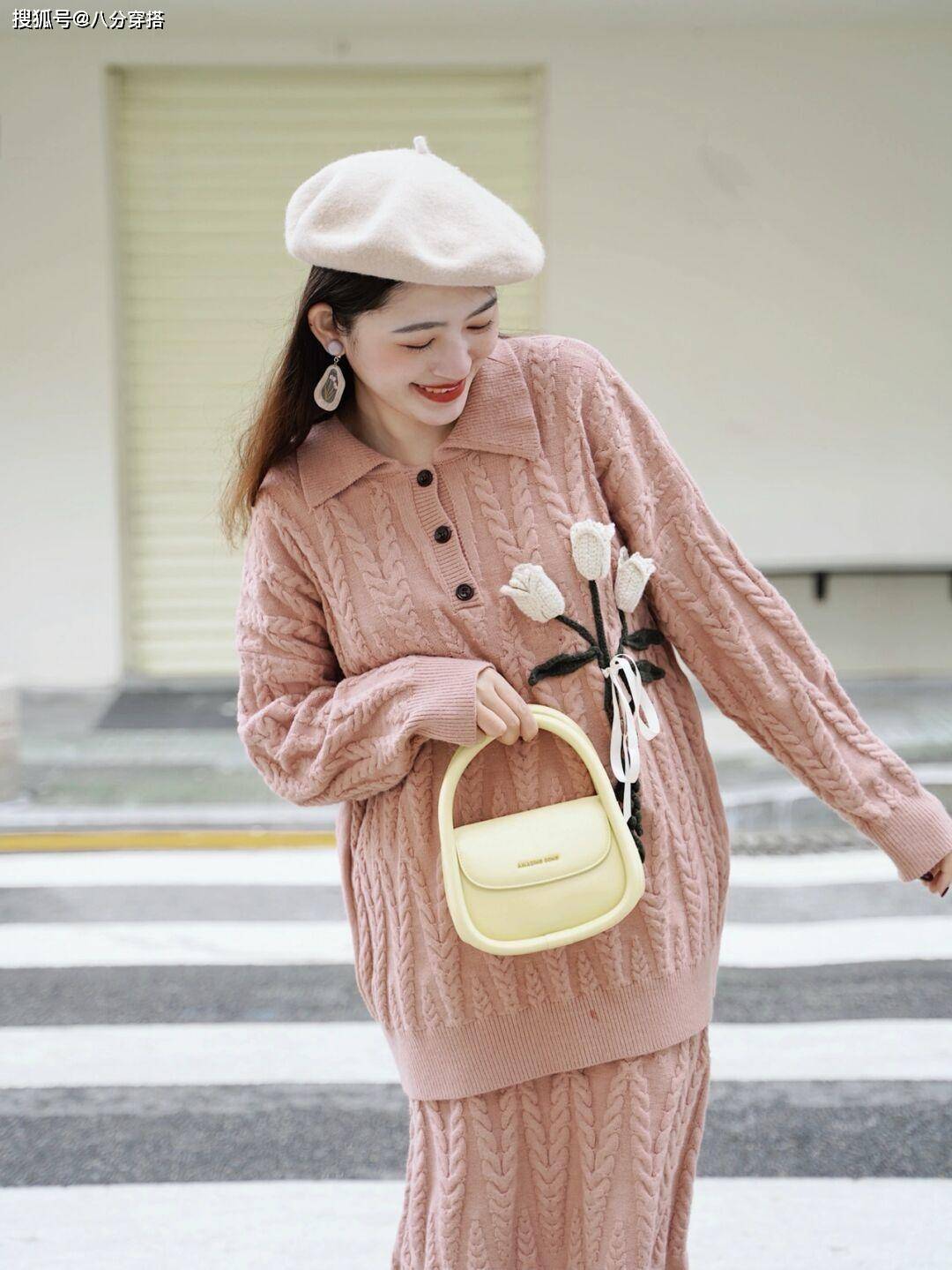 下装 “毛衣”怎么穿高级又洋气？看看这些穿搭造型，柔软舒适又显气质