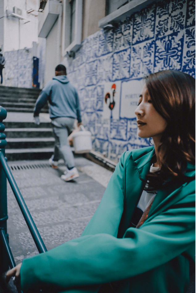 服装 许婧离开陈赫后,状态变得更好了,日常穿的普通却高级,很好看