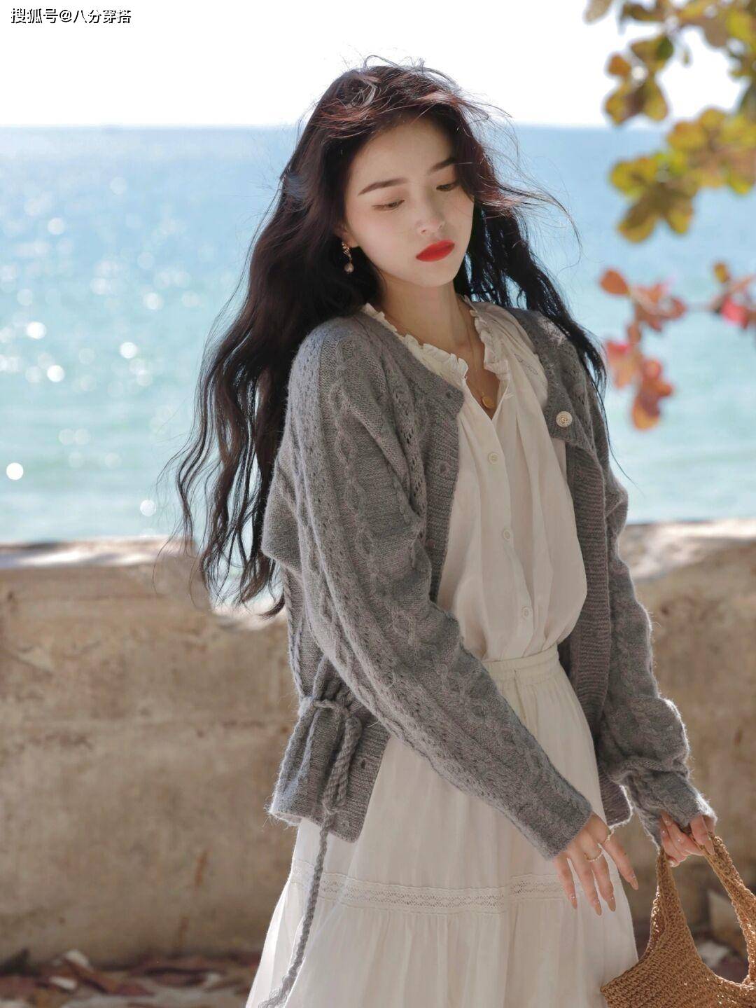 下装 “毛衣”怎么穿高级又洋气？看看这些穿搭造型，柔软舒适又显气质