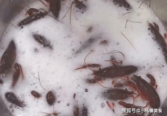 如何处理虾的腥味 e8b9883c04704502b6fb53461d4cb004.png