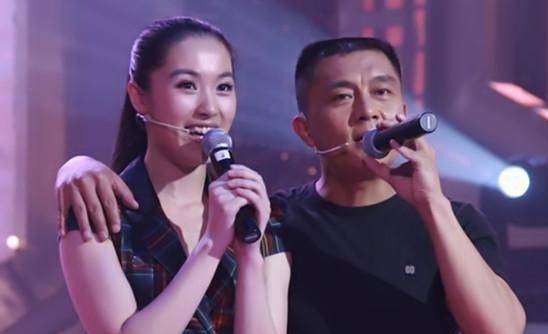 他是警察专业户,曾因一个角色被痛骂,今与小18岁妻子很恩爱_常戎_时候