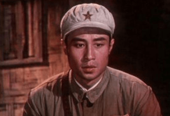 当然真正让他走红的,还是《牧人之子》这部电影,在剧中饰演复员军人的