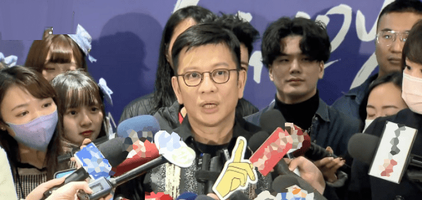 王力宏与李靓蕾互撕后,与好友传信息联系,三字透露当下状态_陈子鸿