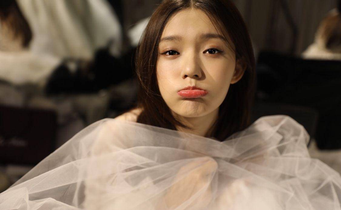 林允颜人中恋情被实锤 助理帮林允搬家,连狗都牵到颜人中家里了