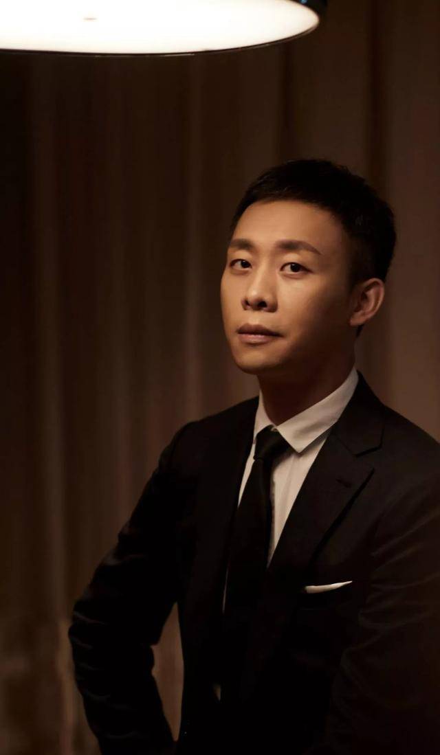 遭初恋抛弃,40岁拿下视帝,娶央视主持人,他无儿无女却幸福依旧_张译