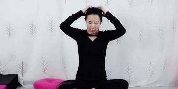 头皮白头发多，失眠的人，坚持一套护发操，睡得好，头发乌黑浓密