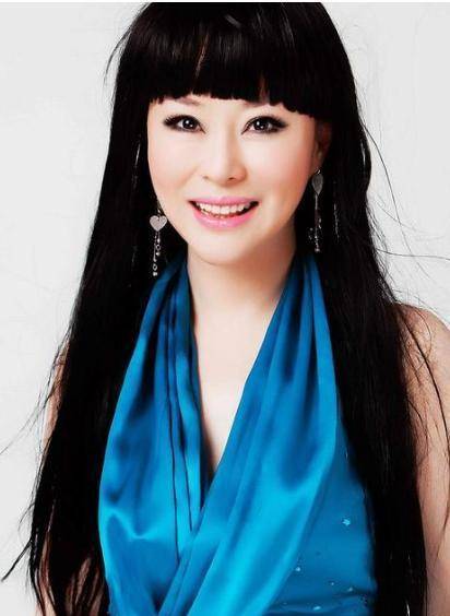 原创歌唱家祖海人美歌美9登春晚为何44岁仍单身无人娶