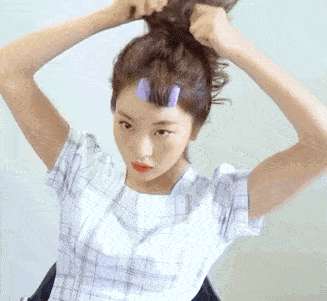 卷发高马尾太常见,女明星都爱上瀑布高马尾,唐嫣李沁扎上减龄又元气