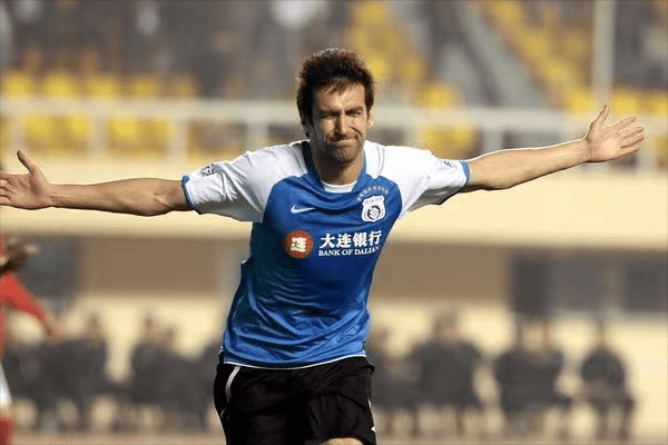 大连实德旧将马丁·坎布罗夫宣布退役_赛季_比赛_保加利亚