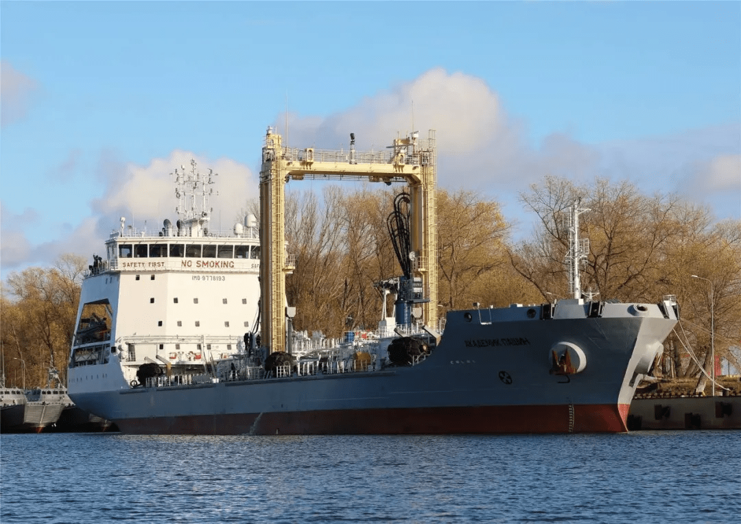 舰这么多年来,俄罗斯海军的远洋补给舰,就靠一些苏联时代的油船凑合着
