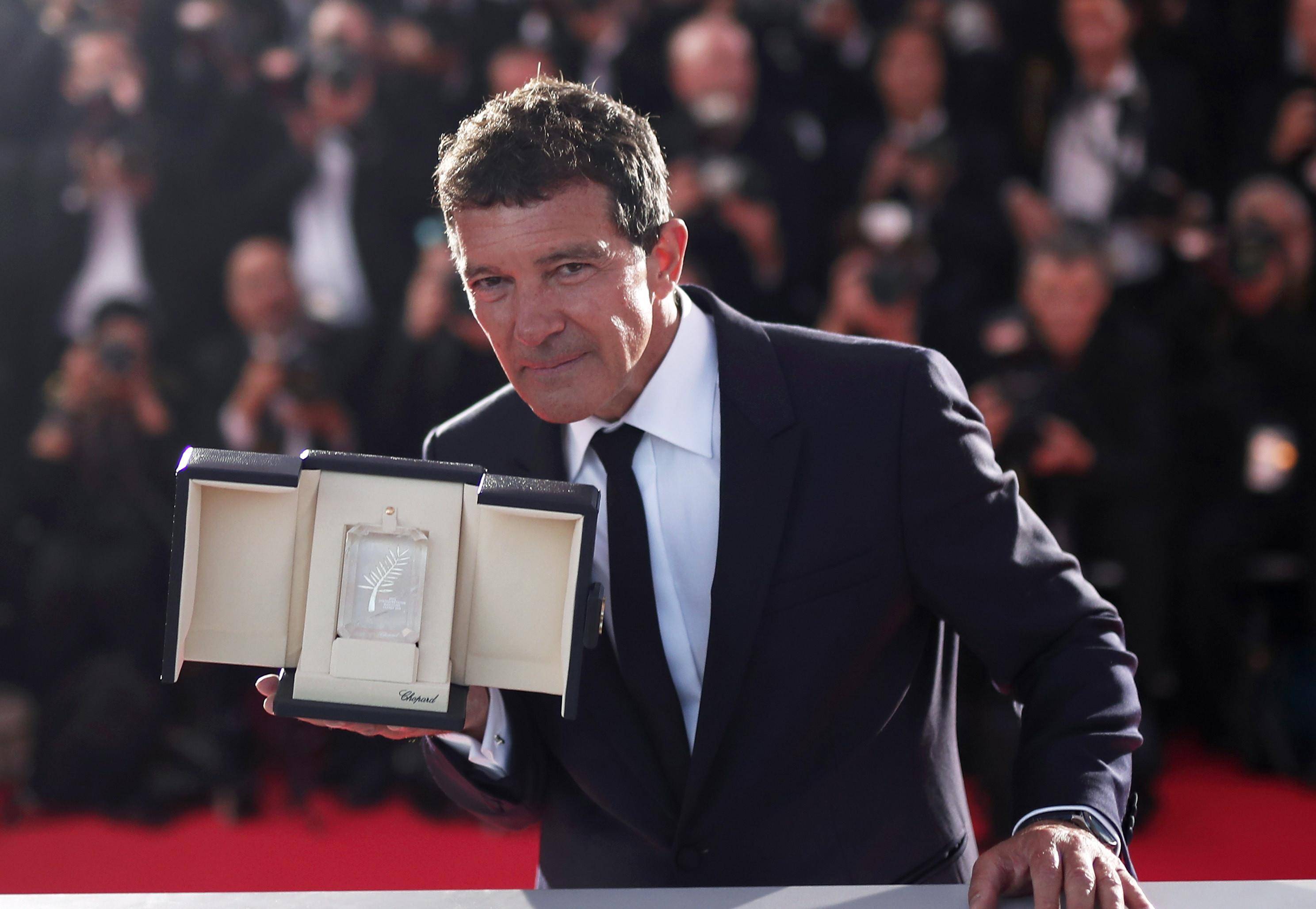 原创59岁西班牙男演员成为戛纳影帝演艺生涯第一次拿奖章子怡颁奖