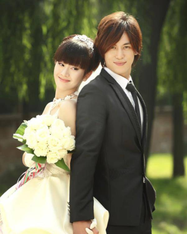 33岁张檬终于嫁人,整容前旧照被扒出,网友:当年过于