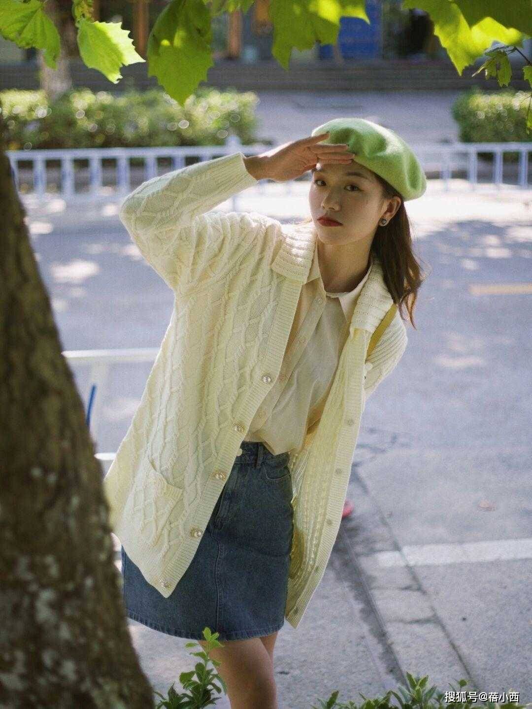 毛衣 今年春季火了这3条半身裙,配毛衣和西装都很合适,好看还实用