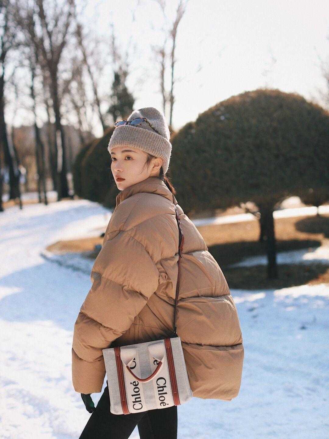 发型穿棉服别再散头发了！码住这四款发型，既能修饰脸型又能变精神