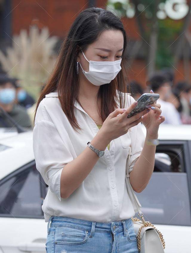 风范 时尚成熟的连衣裙穿搭年轻有气质，穿出潮流风范，率性自然