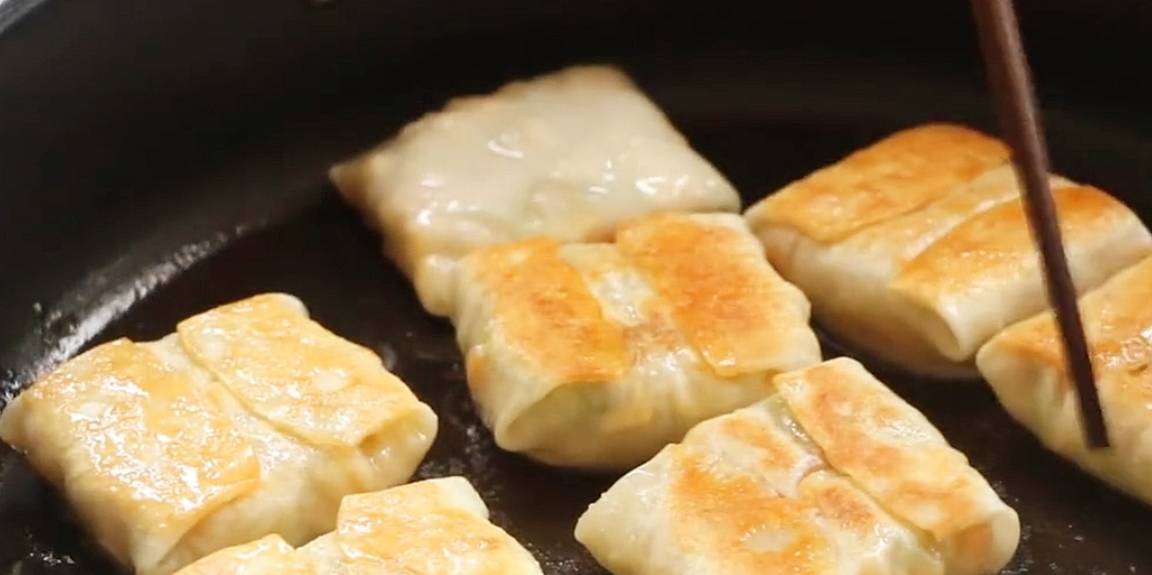 加入适量|我家最爱的懒人早餐饼，15分钟就搞定，又香又脆，一次能吃五个