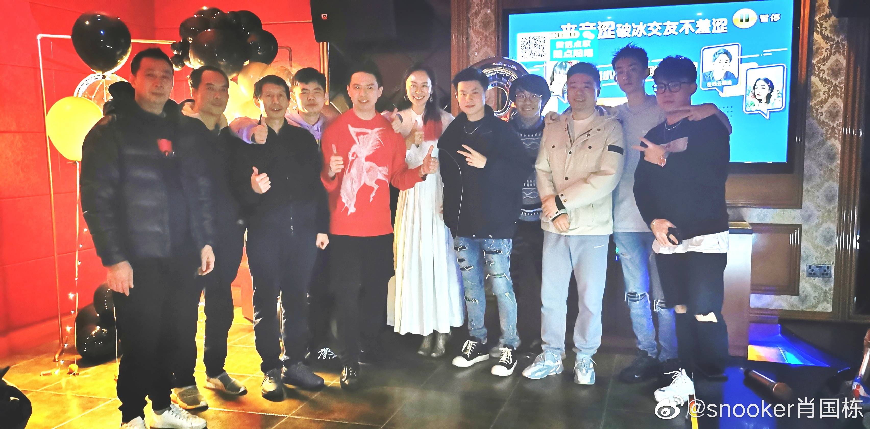 原创肖国栋英国过33岁生日中国斯诺克军团聚会丁俊晖赵心童现身